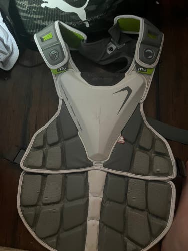 Used Large/Extra Large Maverik MAX EKG Shoulder Pads