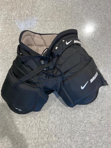 Medium Bauer Vapor XXX Pro GHP Hockey Goalie Pants