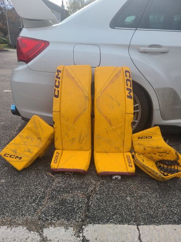 Used 33" CCM Regular Axis 2 Pro Goalie Full Set