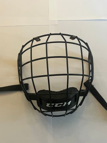 Used Medium CCM Full Cage FM580 Black