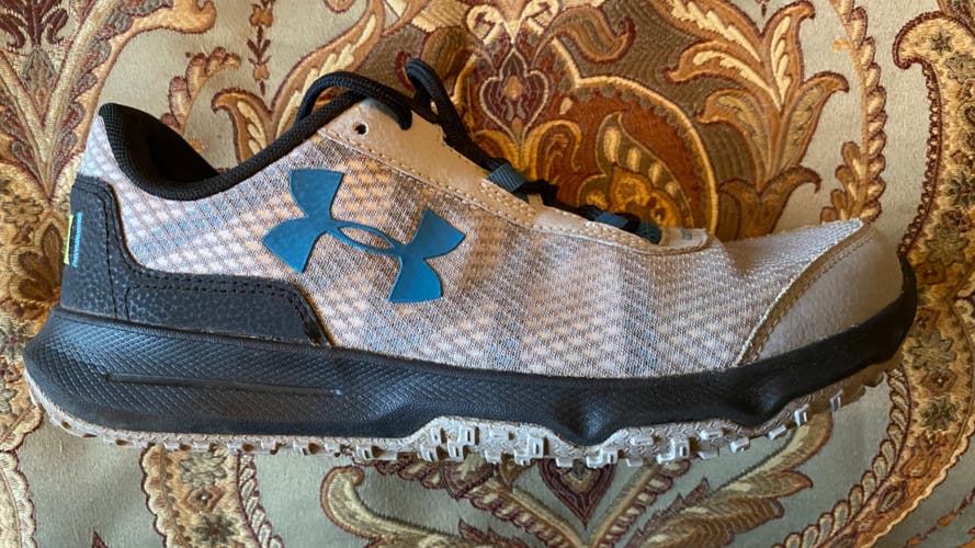 Under Armour Toccoa Trail Running Shoes Gray 1297449-941 Adult Used Men's Size 8.5 (Women's 9.5)