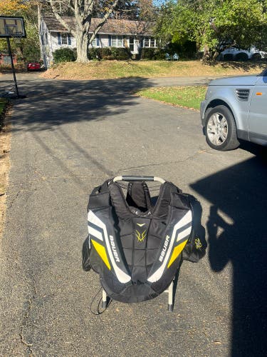 Used Large Bauer  Supreme One.7 Goalie Chest Protector