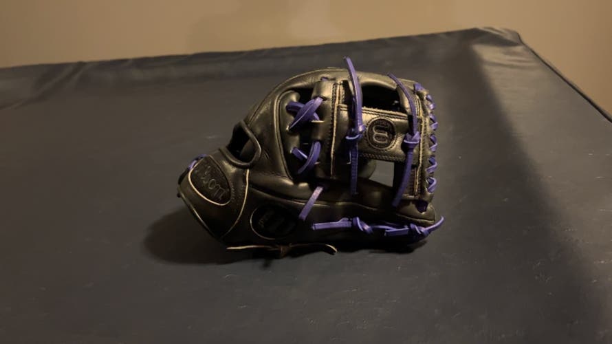 Used Infield 11.25" A2000 Baseball Glove