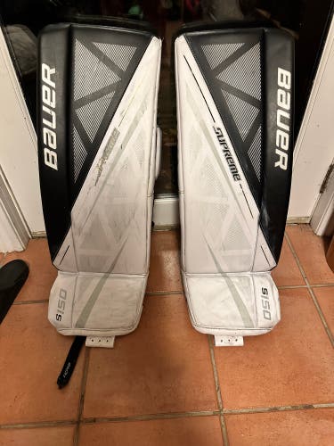 Junior Medium (28) Bauer Supreme S150 Goalie Leg Pads