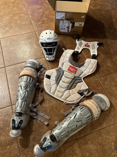 Rawlings Velo 2.0 Adult 16+ Baseball Catchers Gear Set NOCSAE - White Grey