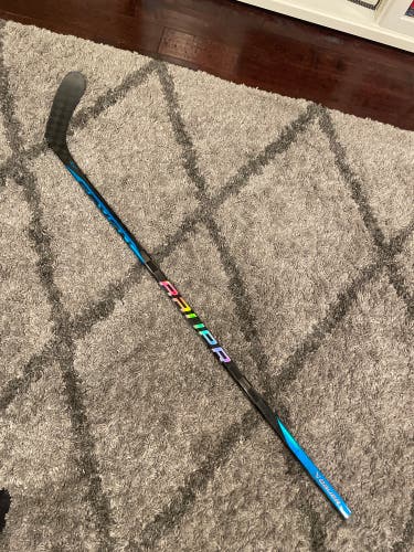 Intermediate Right Handed P28 Nexus Sync Hockey Stick