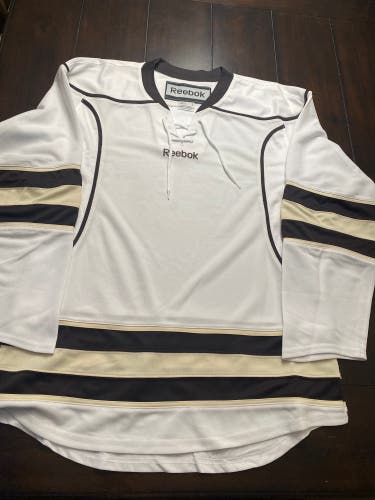 RBK edge sr medium blank Hershey jersey