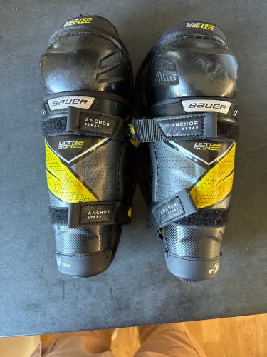 Used Bauer 9" Ultra sonic Shin Pads