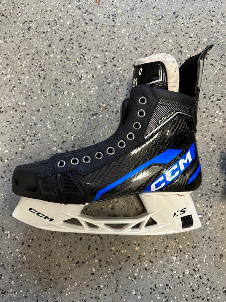Almost New CCM Regular Size 8.5 AS-V Pro Hockey Skates