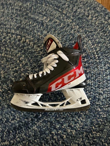 Used CCM Regular Width  Size 8 JetSpeed FT4 Hockey Skates