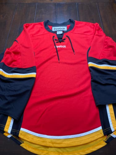 RBK edge sr medium blank Calgary jersey