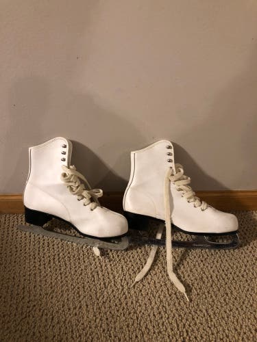 Used  Size 9 Figure Skates