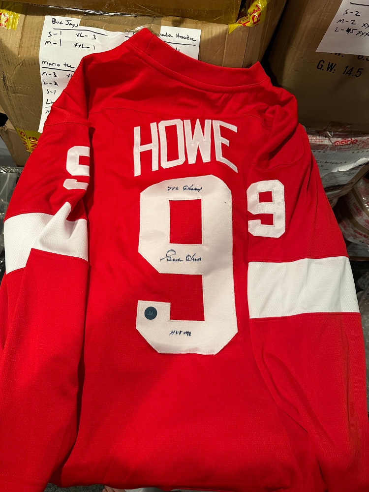 Gordie Howe Signed Detroit Red Wings Jersey with COA
