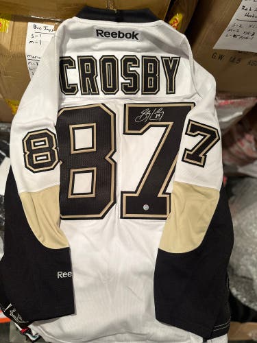 Sidney Crosby Pittsburgh Penguins signed jersey with COA
