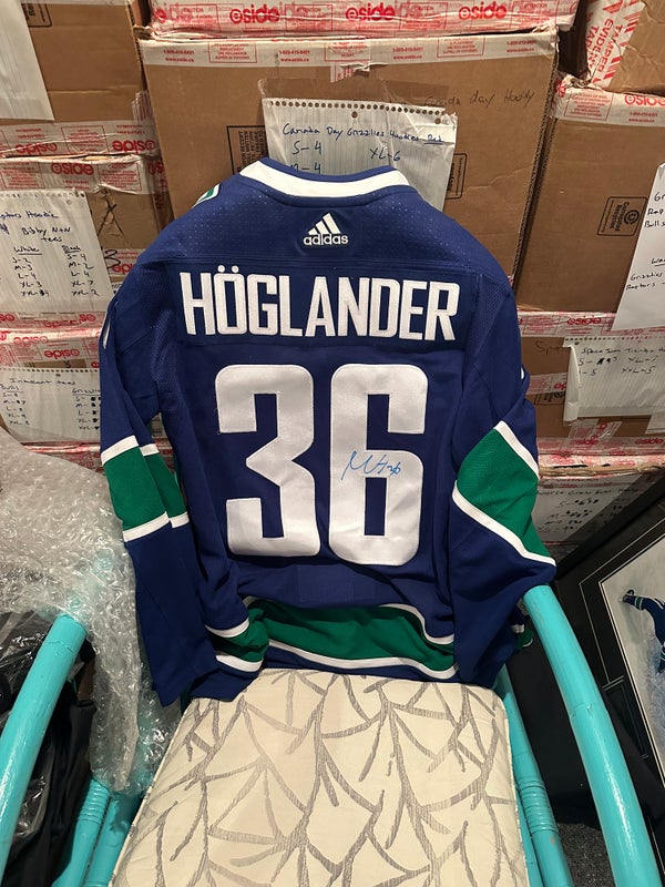 Nils Hoglander Vancouver Canucks signed jersey with COA