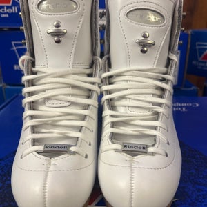 New Riedell 25 Motion White Boots Size 2 - Medium Width