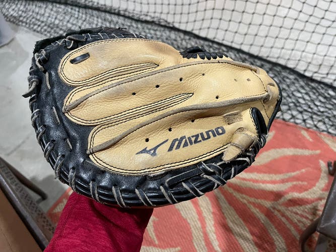 Mizuno youth catchers Mitt 32.5”