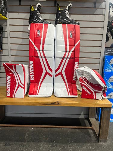 Hockey Goalie Leg Pads & Gloves
