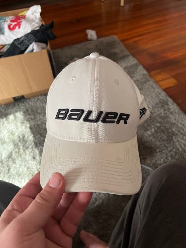 White Used One Size Fits All Bauer Hat