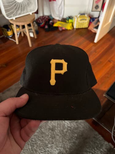 Pittsburgh Pirates Size: 7 3/8