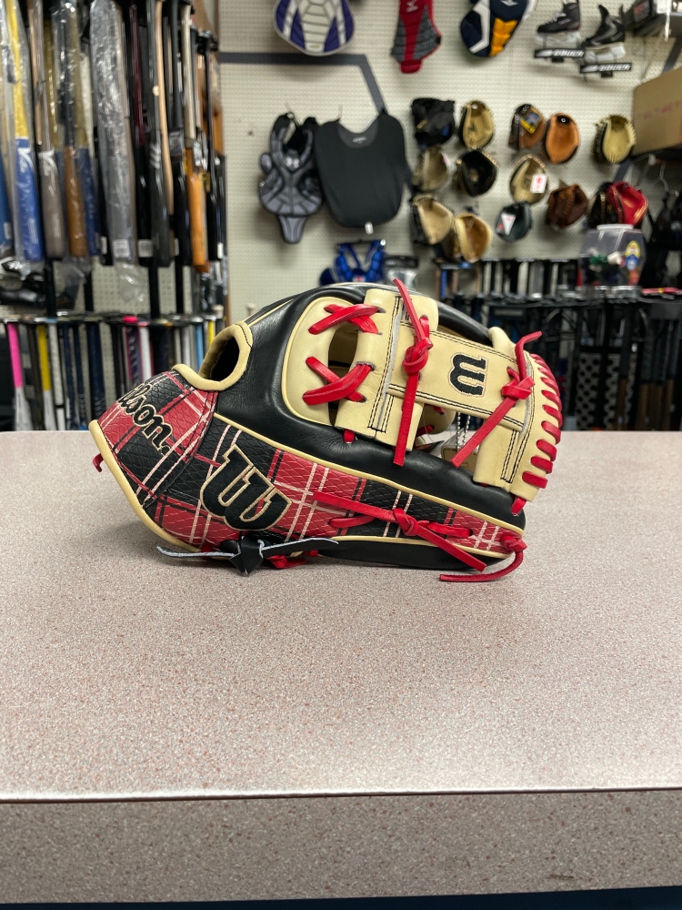 Wilson A2000 October 2023 Glove of the Month