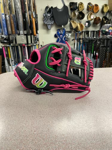 Wilson A2000 1975 August 2023 Glove of the Month