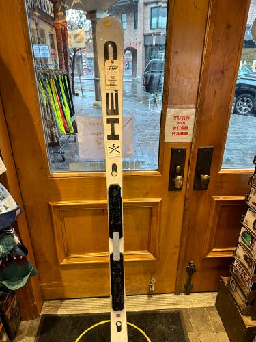 New Head E-Speed Skis 170 cm WITH BINDINGS