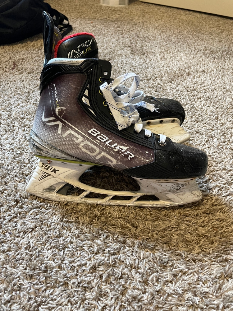 Senior Bauer Size 8 Vapor Hyperlite Hockey Skates