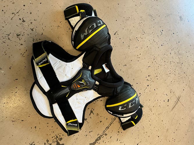 CCM Super Tacks Shoulder Pads JR Medium