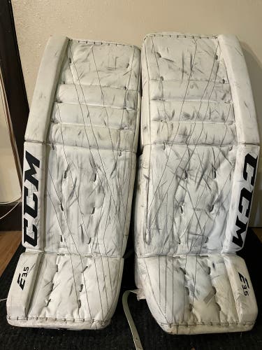 33" CCM Extreme Flex E3.5 Goalie Leg Pads