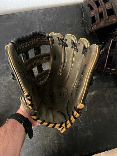 Used Right Hand Throw 12.5" Baseball Glove