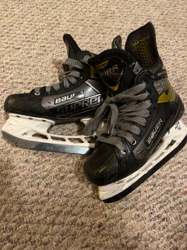 Used Bauer Regular Width   Size 4.5 Supreme Ignite Pro+ Hockey Skates