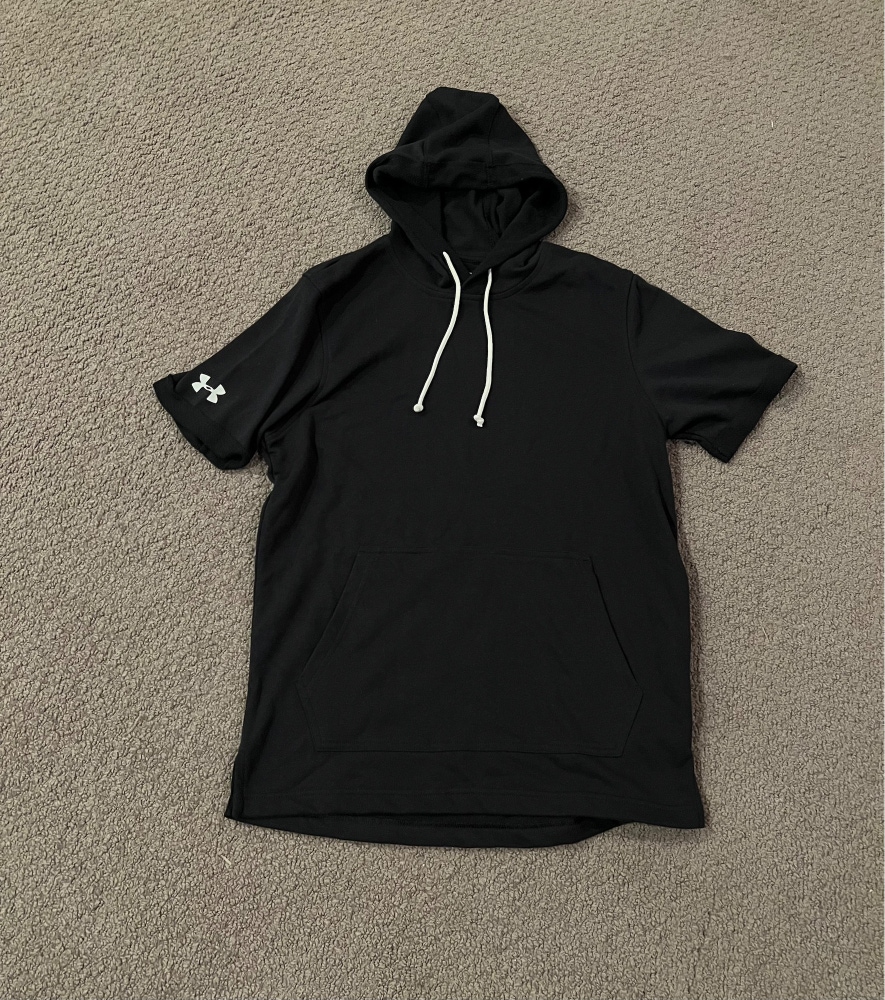 Used Under Armour Cut Off Hoodie Size Small (In Great Condition)