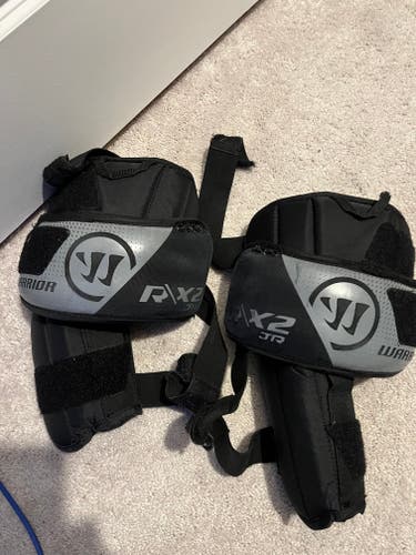 Used Warrior Ritual X2 knee guards jr