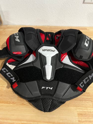 Used Medium CCM Ft4 Shoulder Pads
