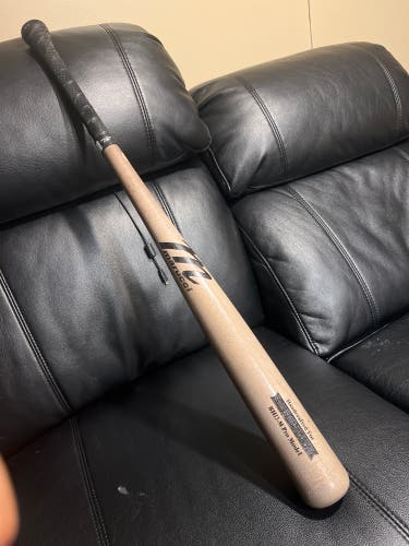 Marucci wood bat 33.5