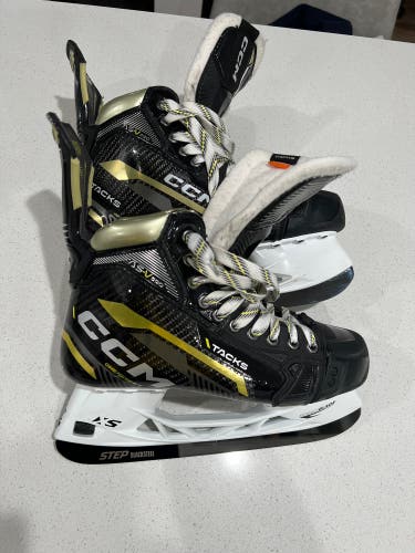 CCM Super Tacks AS V Pro Hockey Skates, Size 8 Regular