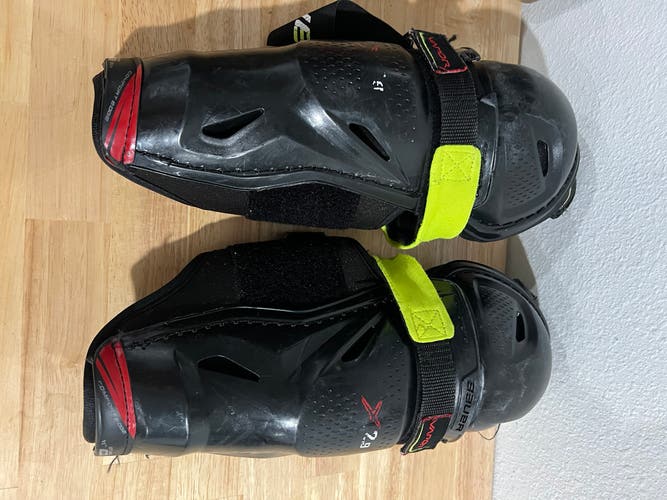 Bauer vapor 2.9 knee