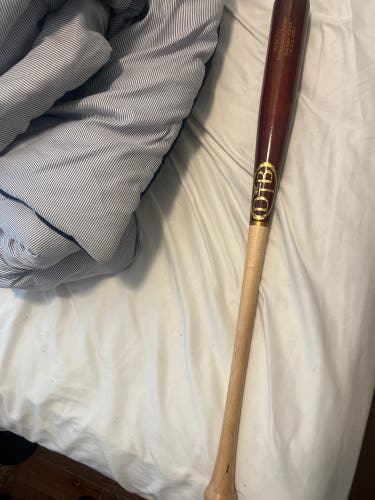 Dove tail wood bat -model 911, 33.5 -30.5 , maple and in great shape