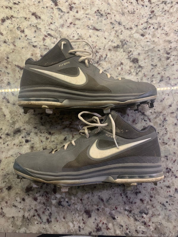 Size 11.5 (Women's 12.5) Baseball Cleats New and Used on SidelineSwap