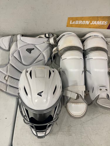 Easton Jen Schiro Fundamental Catchers Gear