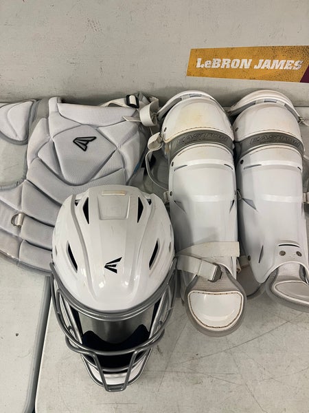 Easton Jen Schiro Fundamental Catchers Gear