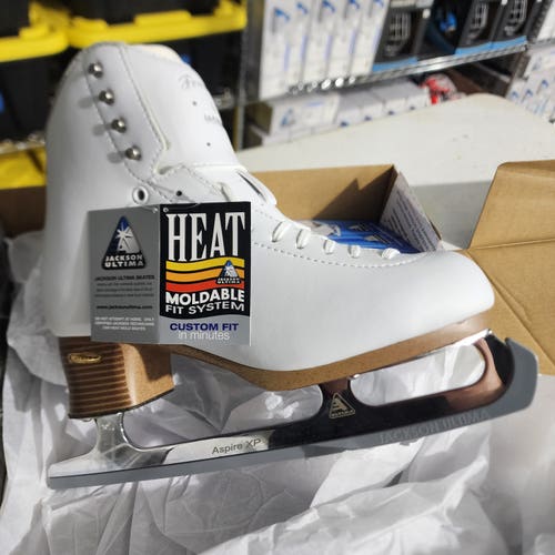 New Jackson Ultima Freestyle Women's Figure Skates Size 8 Regular Width