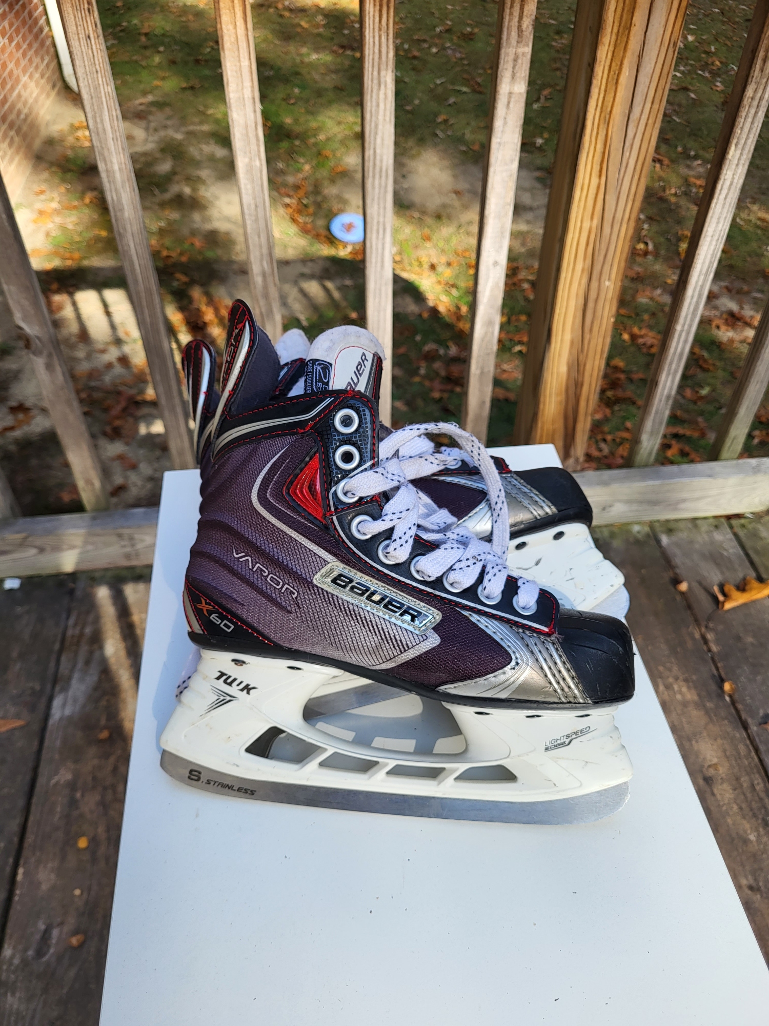 Youth Used Bauer Vapor X60 Hockey Skates Regular Width Size 3.5