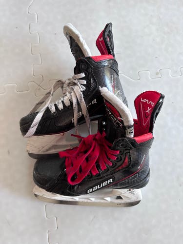 Junior Bauer Extra Wide Width Size 2.5 Vapor 3X Pro Hockey Skates