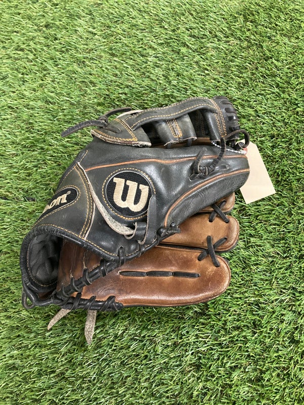 Used Wilson A2000 Right Hand Throw Infield Baseball Glove 12.75