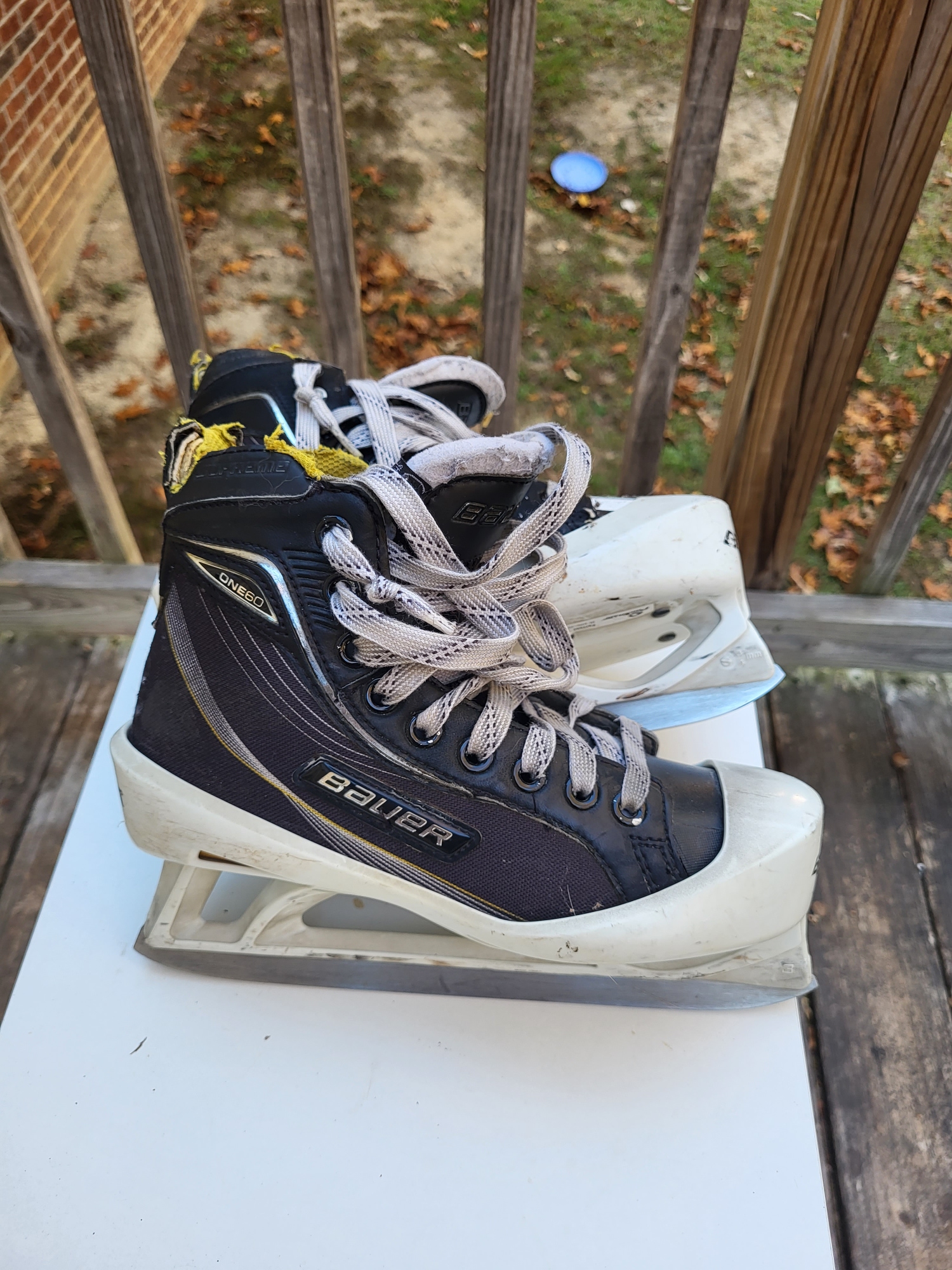 Junior Used Bauer Supreme One60 Hockey Goalie Skates Size 4