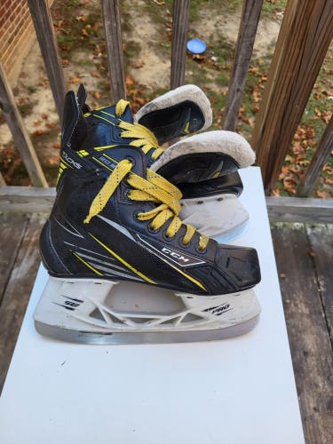 Junior Used CCM Tacks 3092 Hockey Skates Regular Width Size 2