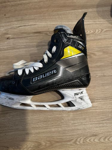 Size 9.5 Supreme 3S Pro Hockey Skates