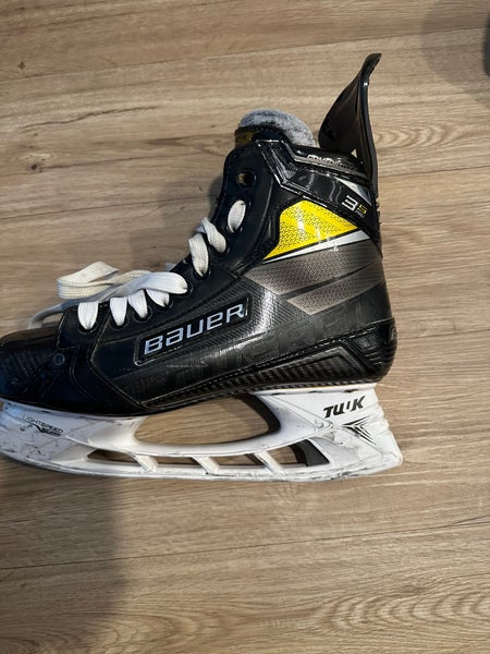 Size 9.5 Supreme 3S Pro Hockey Skates